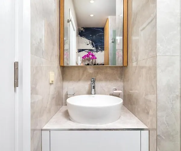 Duos Of Delight Matching Urban For Your Adventure By Flat Mаnager Apartament *